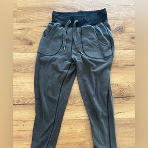 Lululemon jogger sweatpants with pocket - see photo for defect